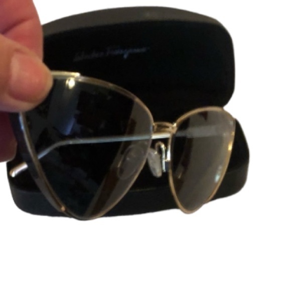 Salvatore Ferragamo gold rimmed cat eye aviators gold with case like new - Picture 8 of 14